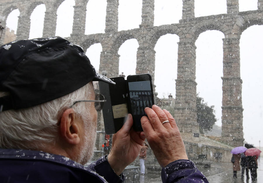 Fotos: Nieve en Segovia en el mes de abril