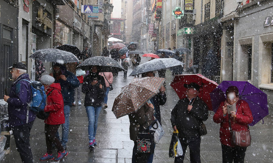 Fotos: Nieve en Segovia en el mes de abril