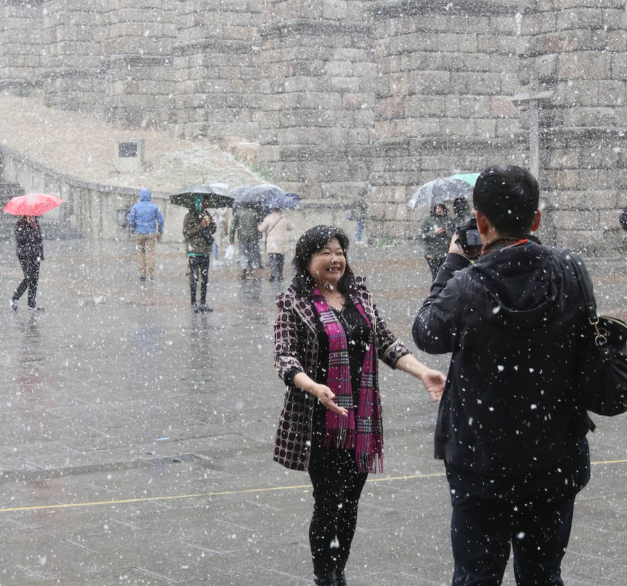 Fotos: Nieve en Segovia en el mes de abril