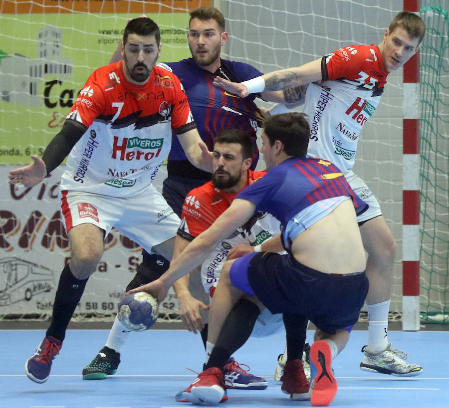 Fotos: Victoria del Balonmano Nava ante el Barcelona B (32-29)