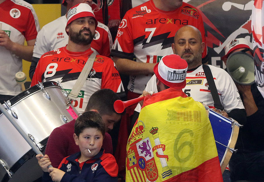 Fotos: Victoria del Balonmano Nava ante el Barcelona B (32-29)