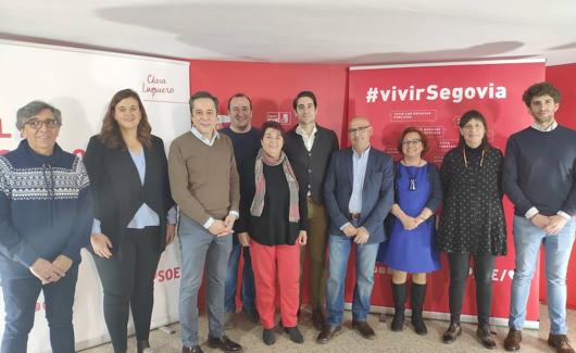 Foto de familia de presentación de los primeros puestos de la lista del PSOE a la Alcaldía de Segovia con el jefe de campaña. El Norte