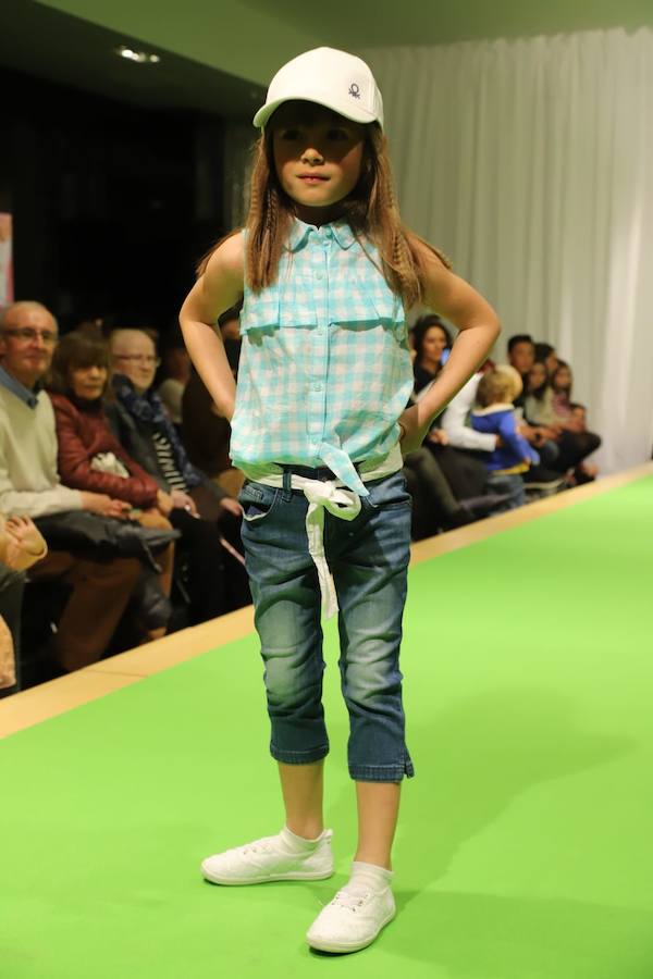 Defile de moda en el Centro Comercial El Tormes de Salamanca