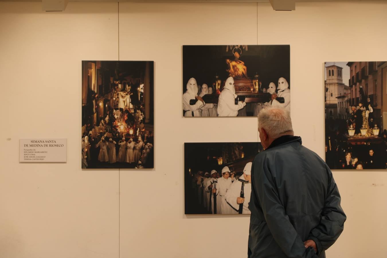 Una muestra sobre la Semana Santa de Valladolid y las dos Medinas puede verse en la Oficina de Turismo de la capital