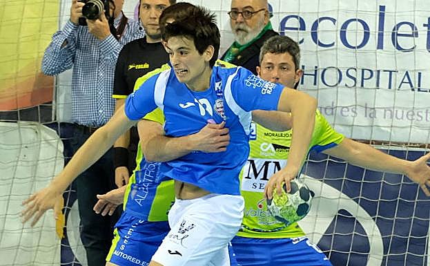 Miguel Martínez, en un partido de la campaña pasada. 