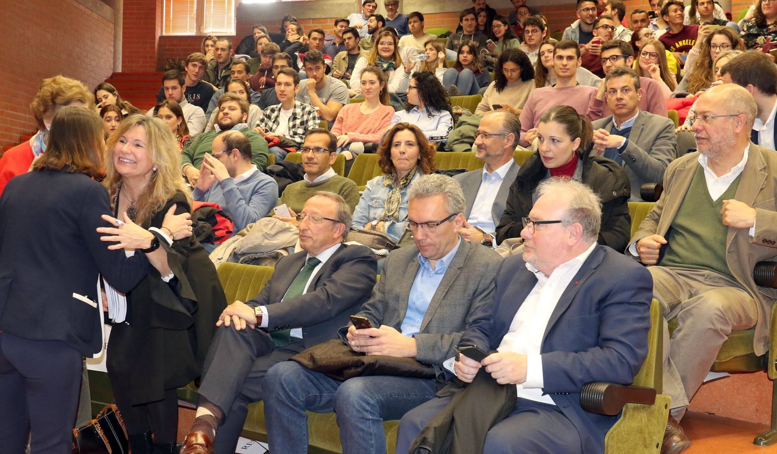 Fotos: Reyes Maroto, Pilar del Olmo, Luis Garicano y Nacho Álvarez debaten sobre problemas de la comunidad