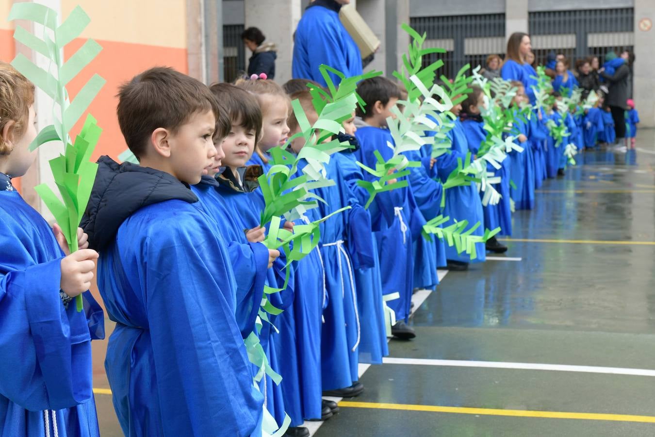 Fotos: Procesión infantil en el colegio Amor de Dios de Valladolid