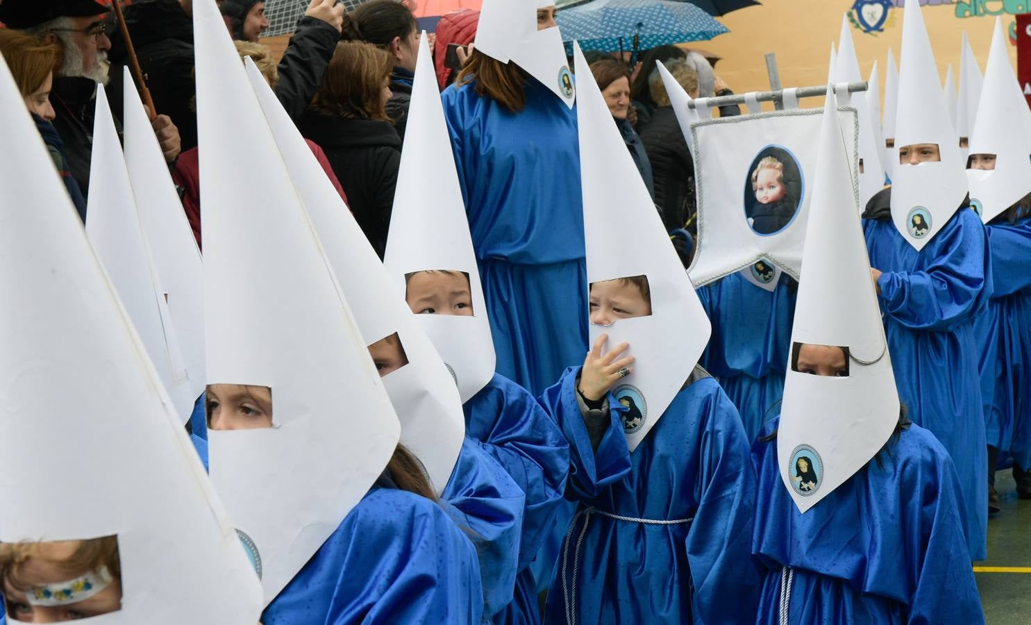 Fotos: Procesión infantil en el colegio Amor de Dios de Valladolid