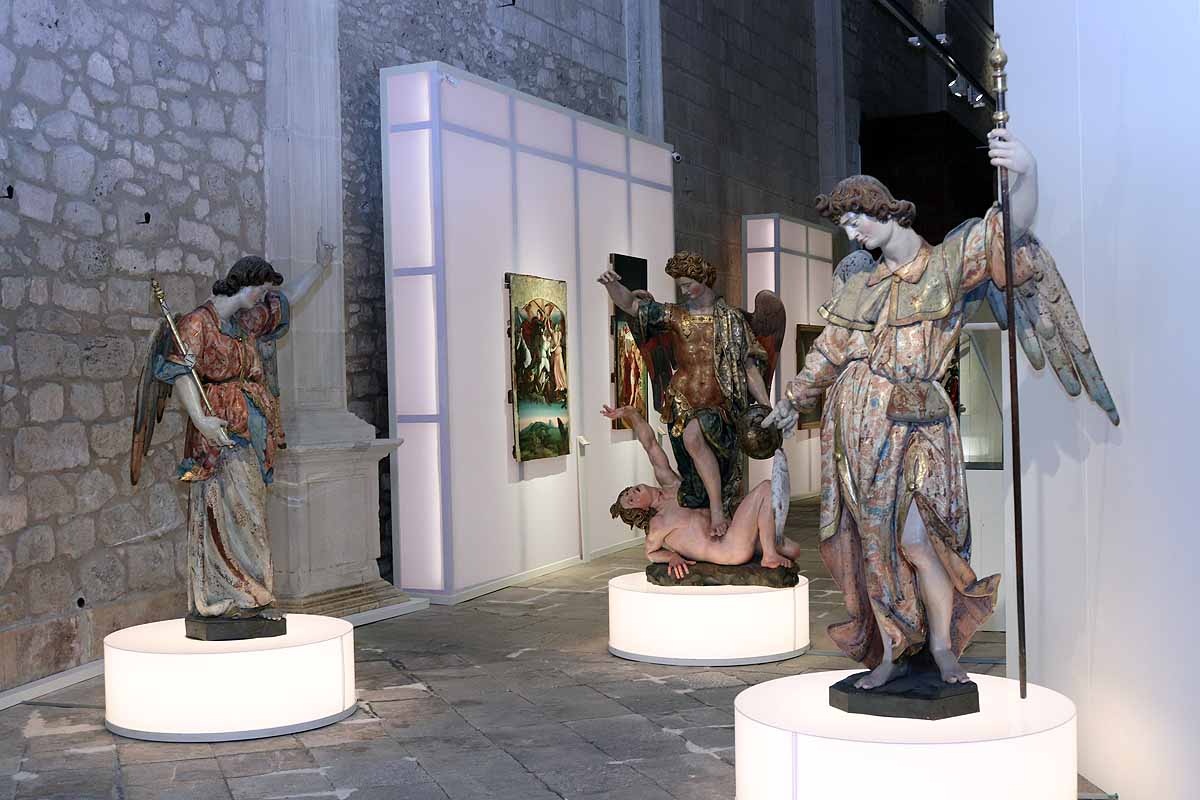 Lerma inaugura mañana Las Edades del Hombre. Aquí puedes hacer un recorrido por las 90 obras que componen la muestra 'Angeli', donde los ángeles cobran protagonismo, más de 300 de estos seres, algunos buenos y otros malos, acompañan durante la visita.