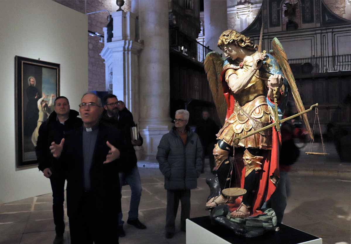 Lerma inaugura mañana Las Edades del Hombre. Aquí puedes hacer un recorrido por las 90 obras que componen la muestra 'Angeli', donde los ángeles cobran protagonismo, más de 300 de estos seres, algunos buenos y otros malos, acompañan durante la visita.