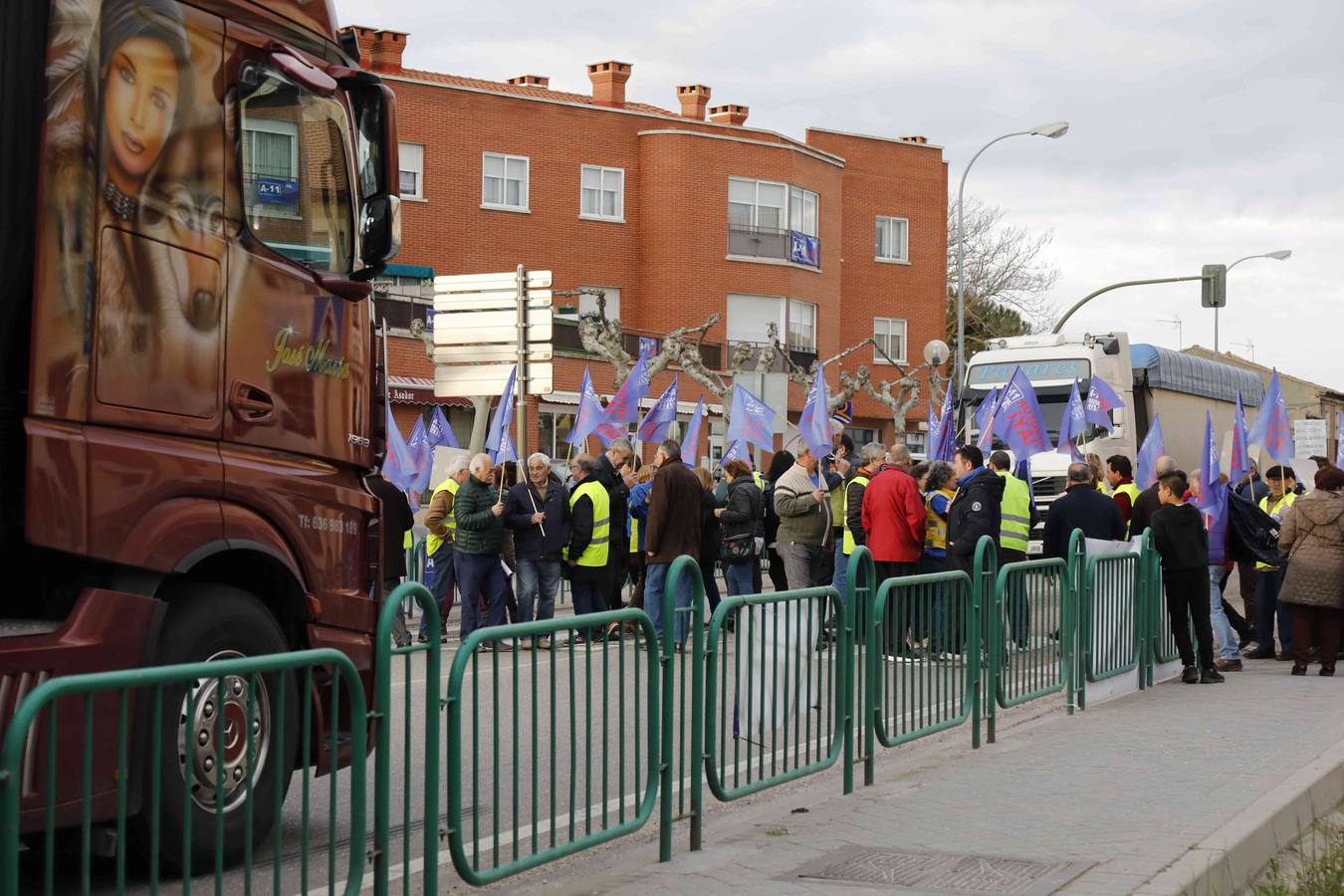 La cita volvió a congregar a un fiel y constante número de manifestantes junto a la travesía de la Nacional 122