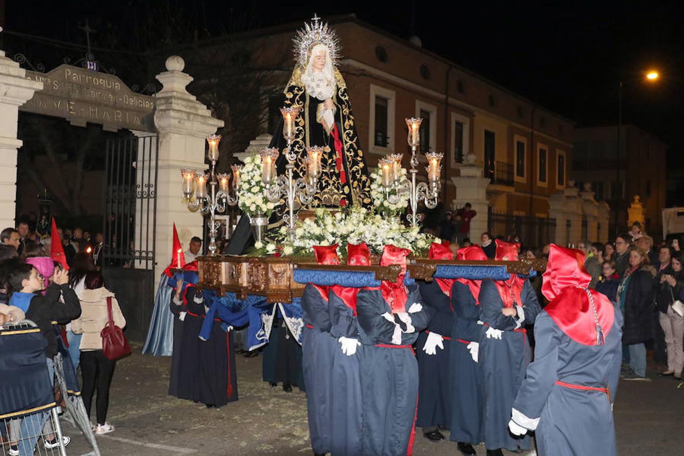 La Semana Santa ha arrancado en Valladolid con tres procesiones: el Vía Crucis del Santo Entierro, la de la Exaltación de la Santa Cruz y el traslado de la Virgen de las Angustias