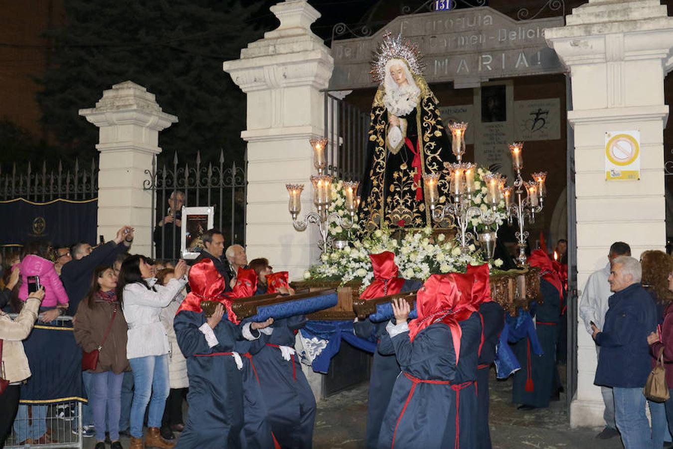 La Semana Santa ha arrancado en Valladolid con tres procesiones: el Vía Crucis del Santo Entierro, la de la Exaltación de la Santa Cruz y el traslado de la Virgen de las Angustias