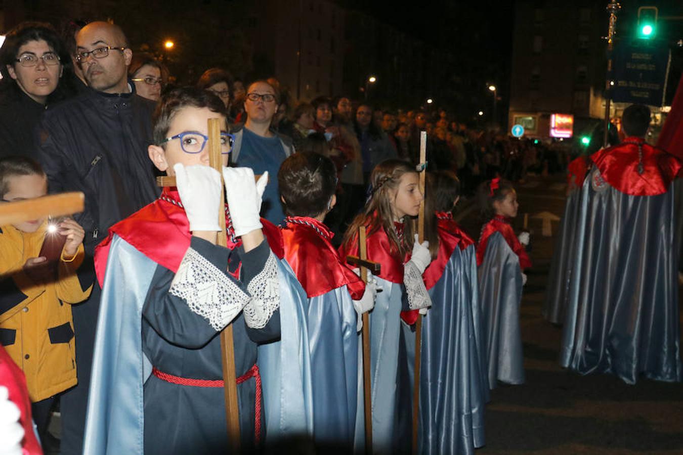 La Semana Santa ha arrancado en Valladolid con tres procesiones: el Vía Crucis del Santo Entierro, la de la Exaltación de la Santa Cruz y el traslado de la Virgen de las Angustias