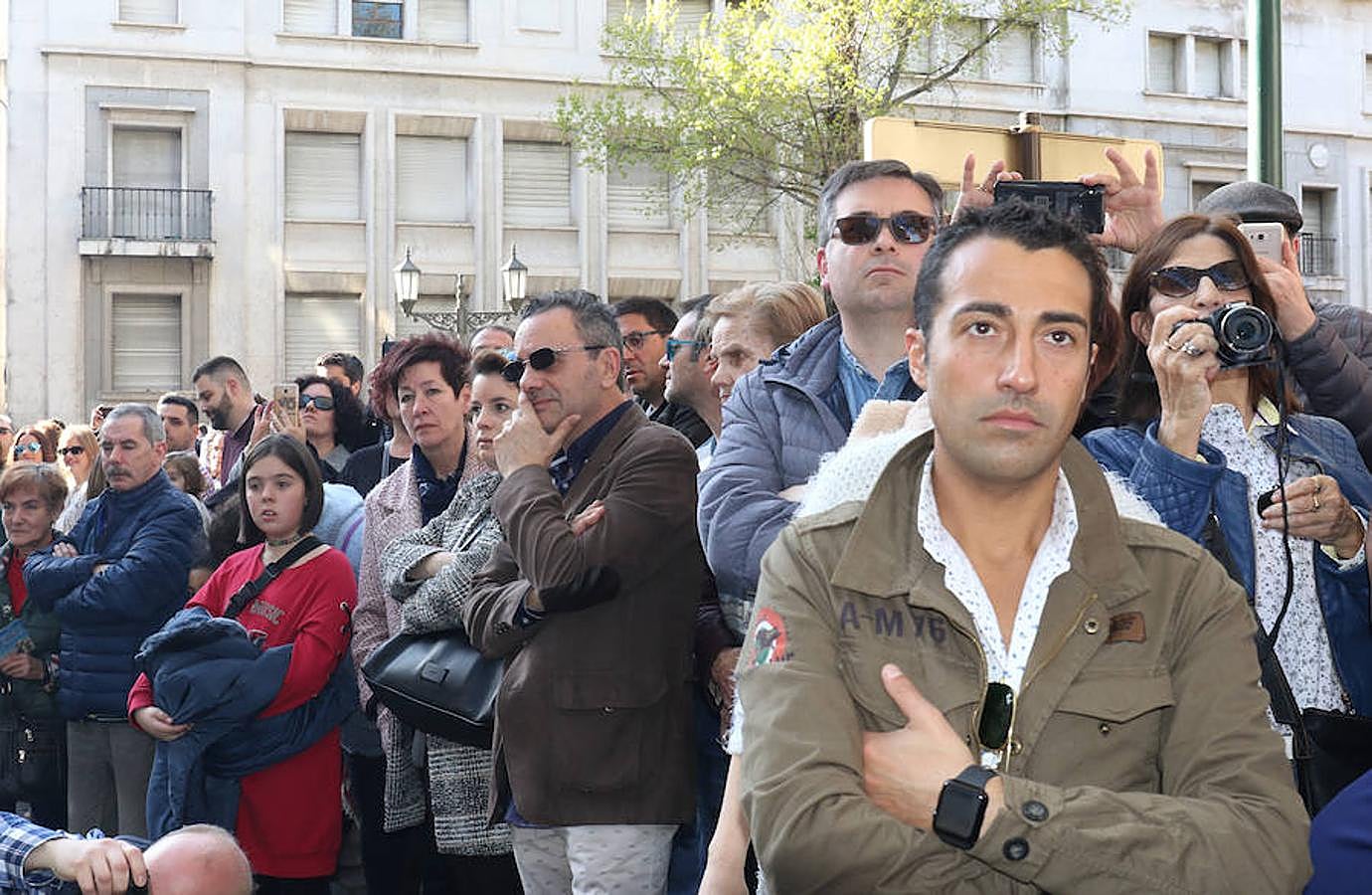 Las calles se han llenado de público para disfrutar del Ecce Homo del Cristo de los Artilleros