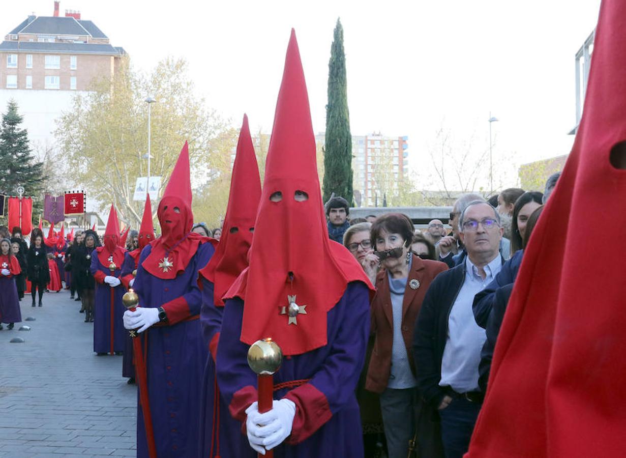 Las calles se han llenado de público para disfrutar del Ecce Homo del Cristo de los Artilleros