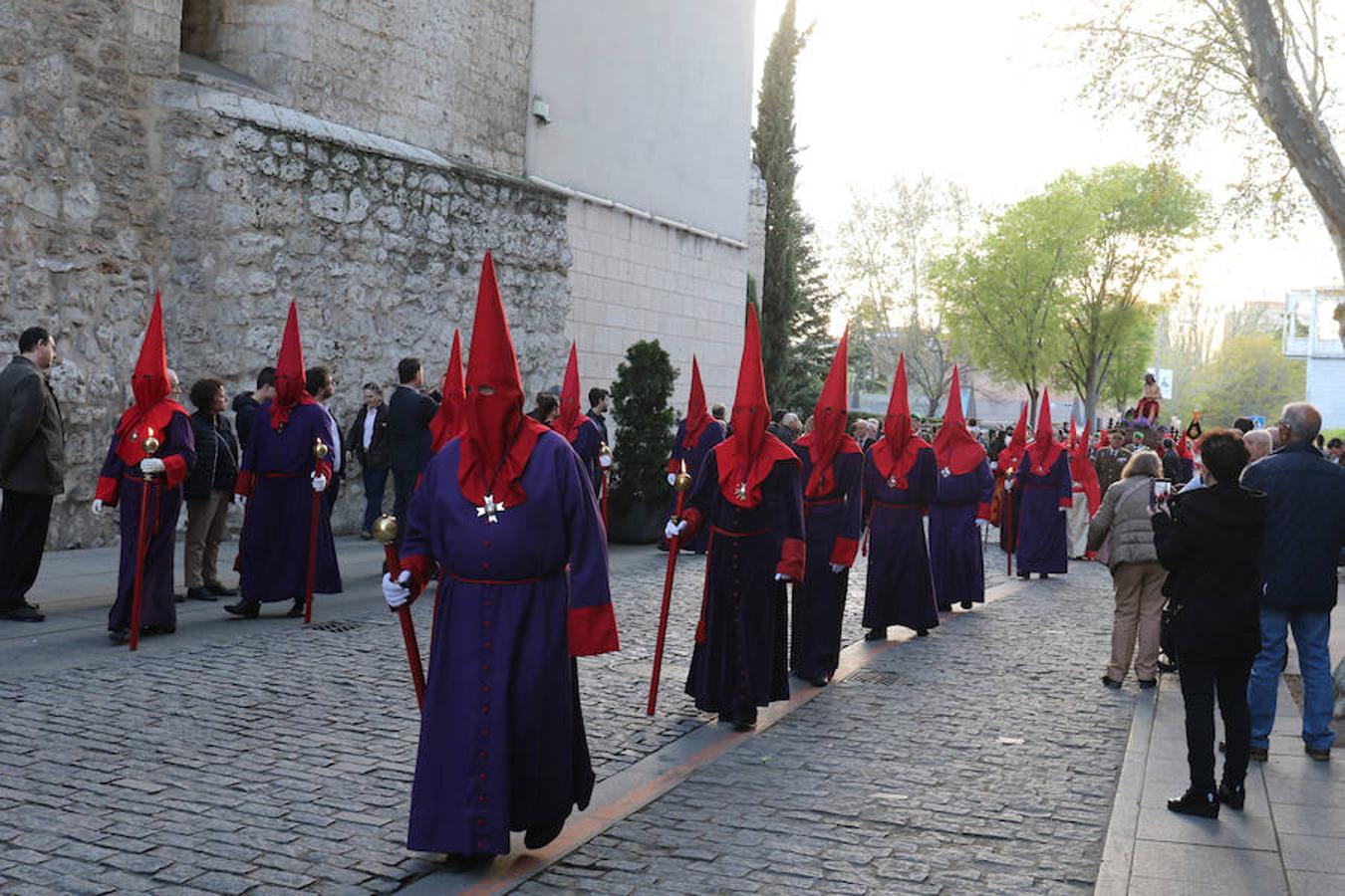Las calles se han llenado de público para disfrutar del Ecce Homo del Cristo de los Artilleros