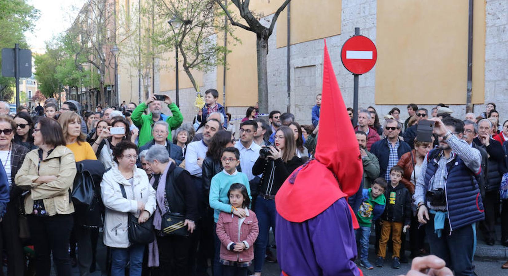 Las calles se han llenado de público para disfrutar del Ecce Homo del Cristo de los Artilleros