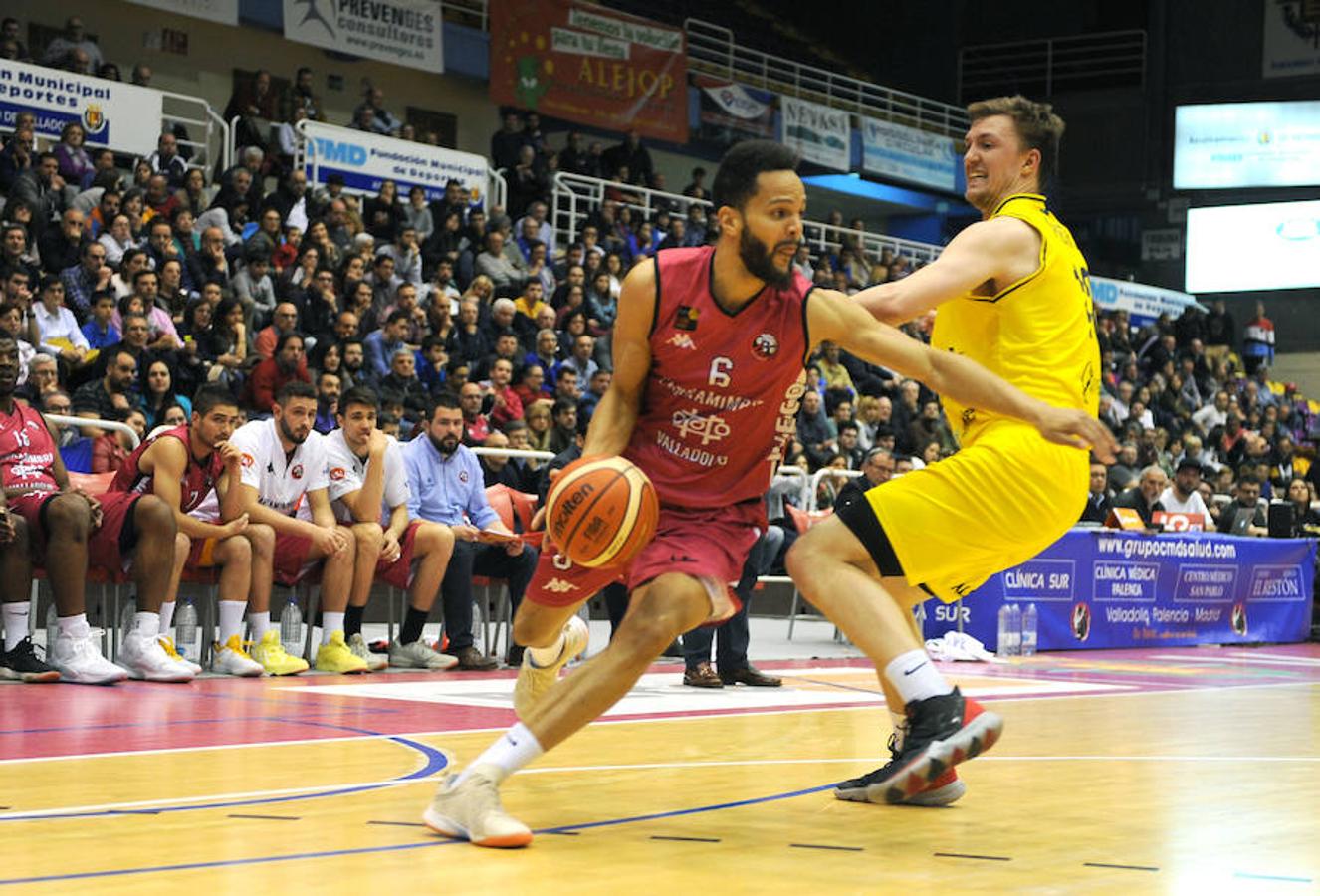 Encuentro entre el CBCV Carramimbre (79) y el Liberbank Oviedo (85).