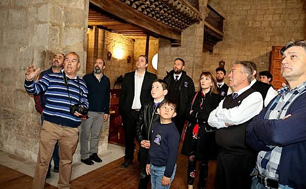 Explicación sobre el patrimonio histórico artístico de Cevico Navero. 