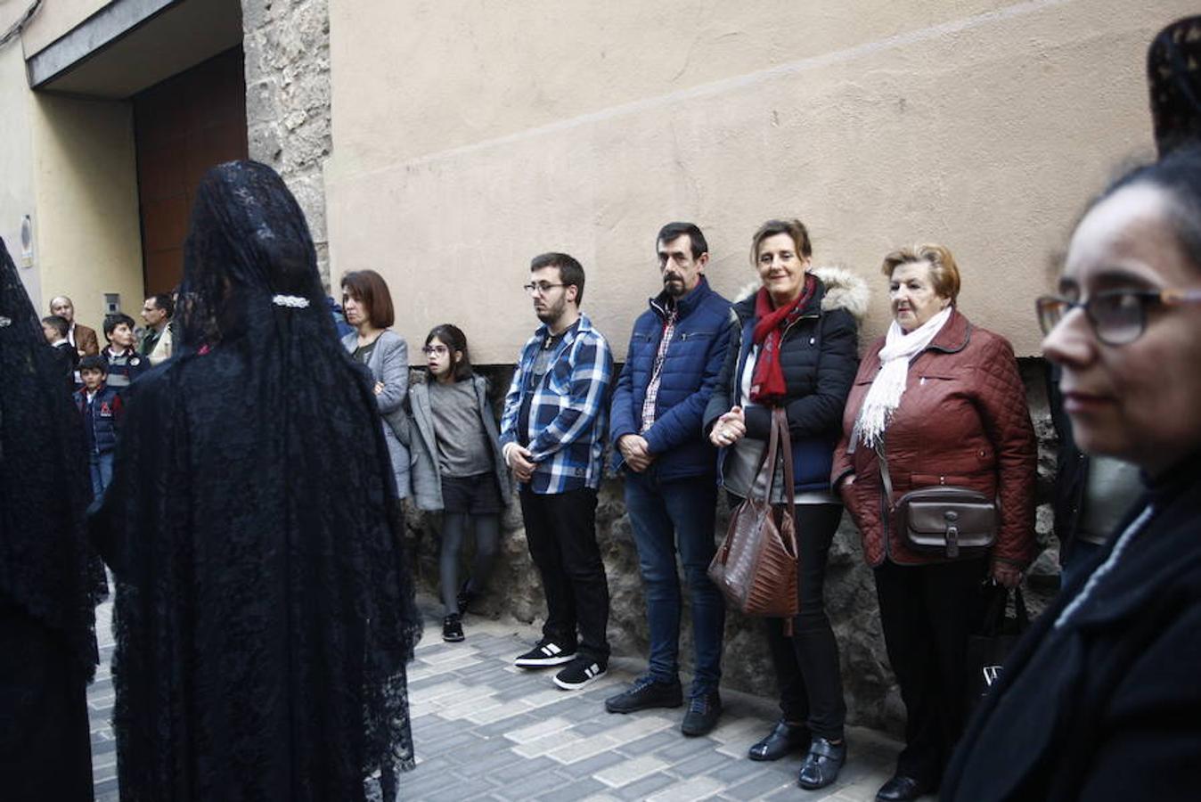 Las calles se abarrotaron de público para seguir la Procesión de las Cinco LLagas