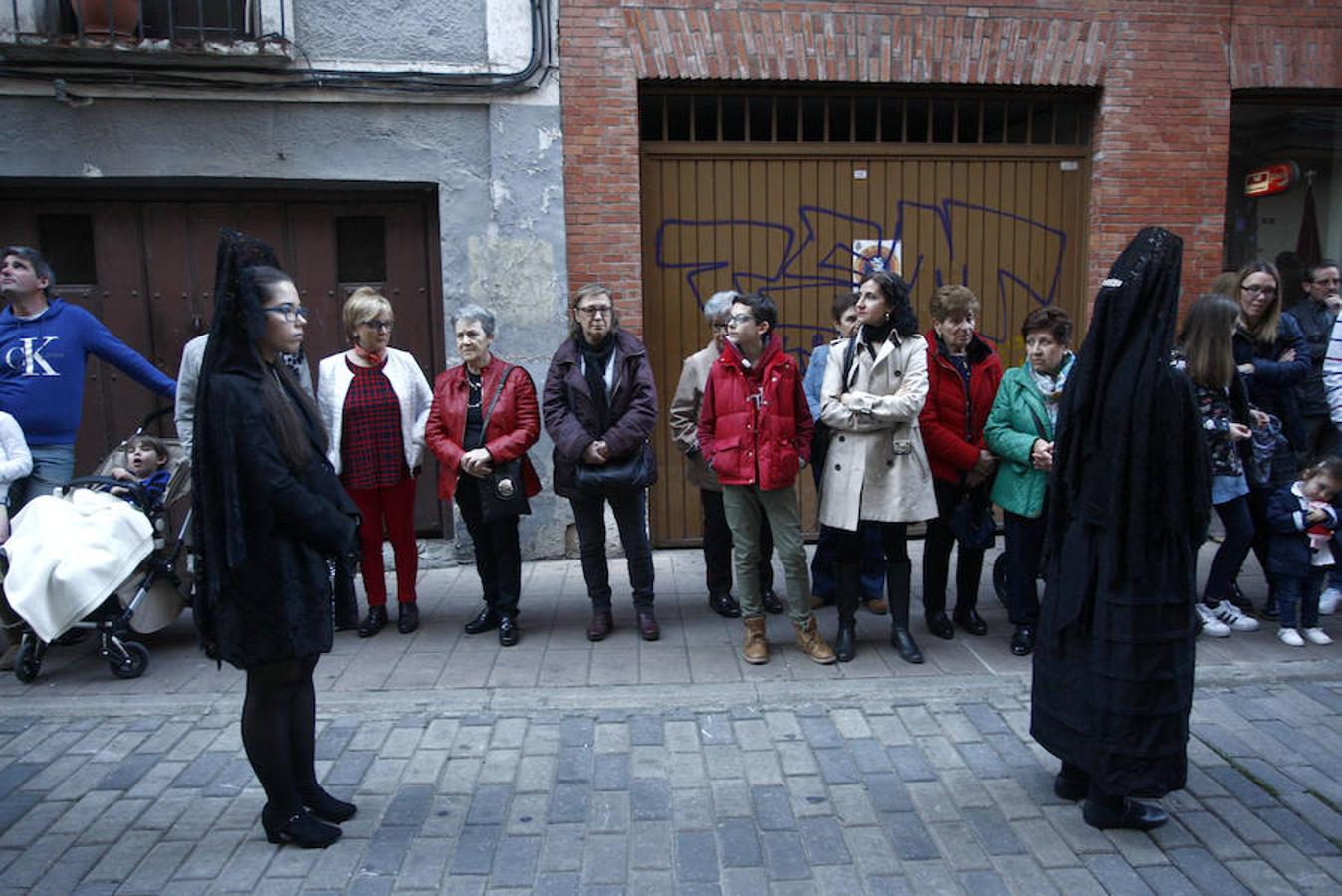 Las calles se abarrotaron de público para seguir la Procesión de las Cinco LLagas