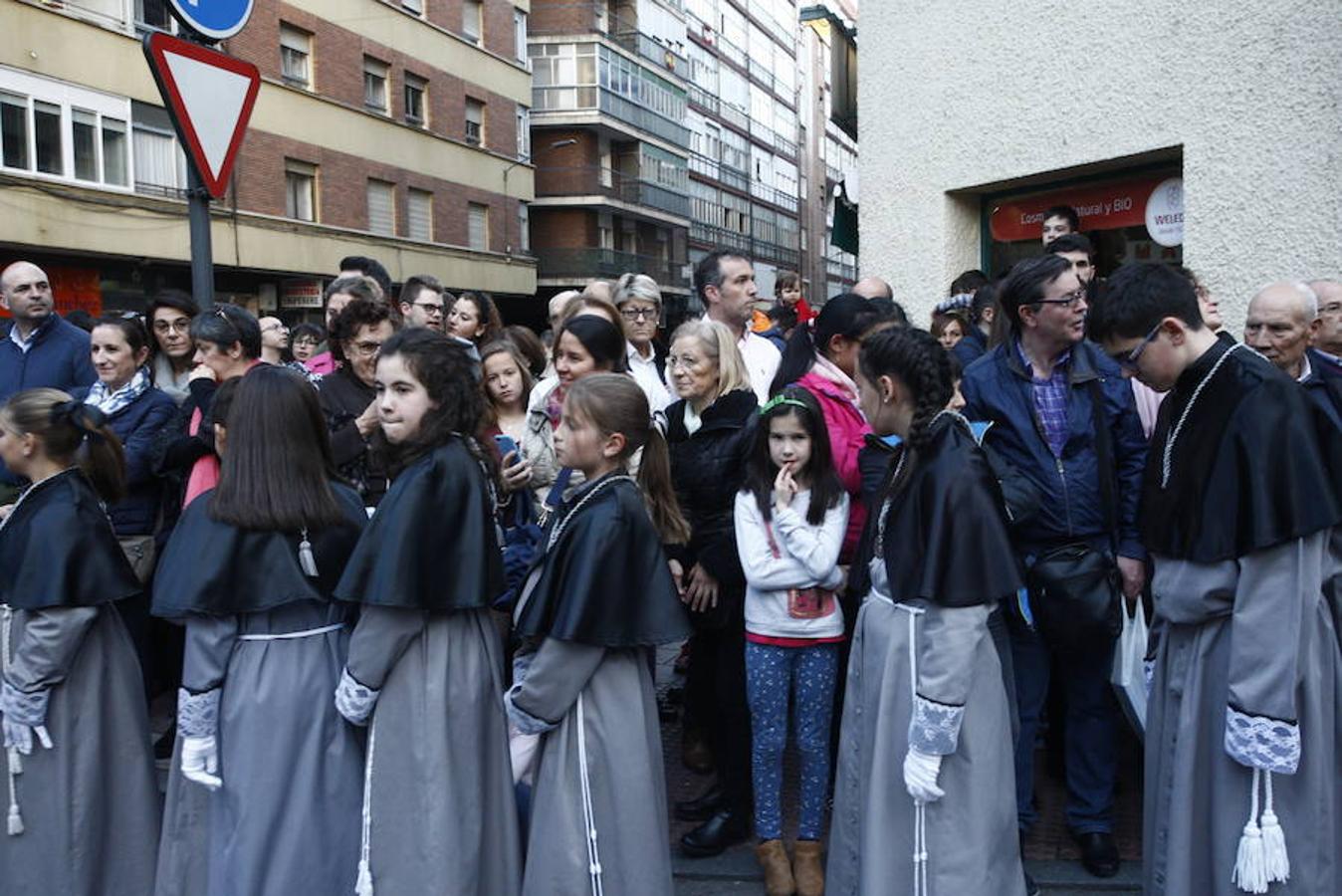 Las calles se abarrotaron de público para seguir la Procesión de las Cinco LLagas