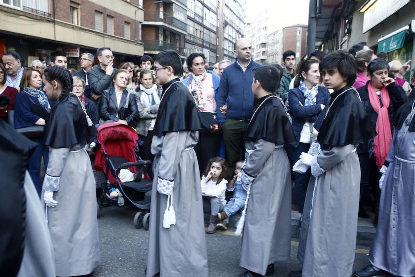Las calles se abarrotaron de público para seguir la Procesión de las Cinco LLagas