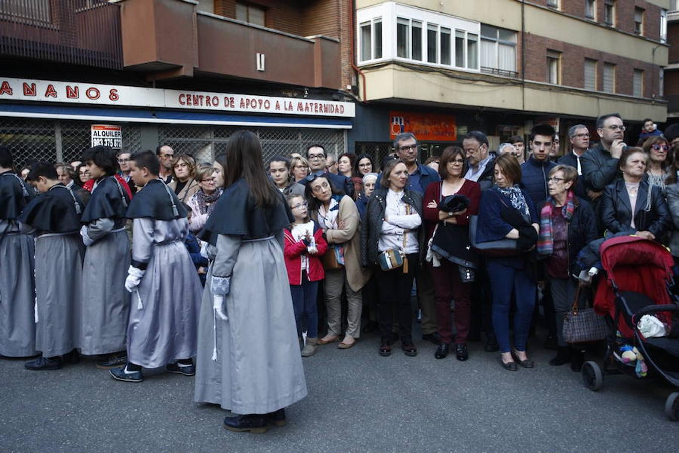 Las calles se abarrotaron de público para seguir la Procesión de las Cinco LLagas