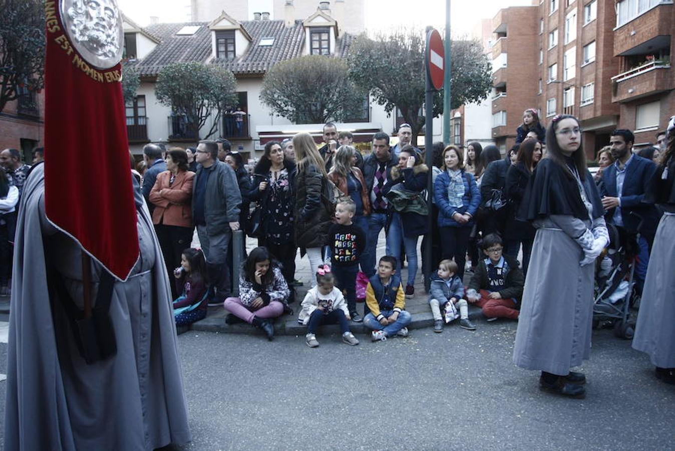 Las calles se abarrotaron de público para seguir la Procesión de las Cinco LLagas