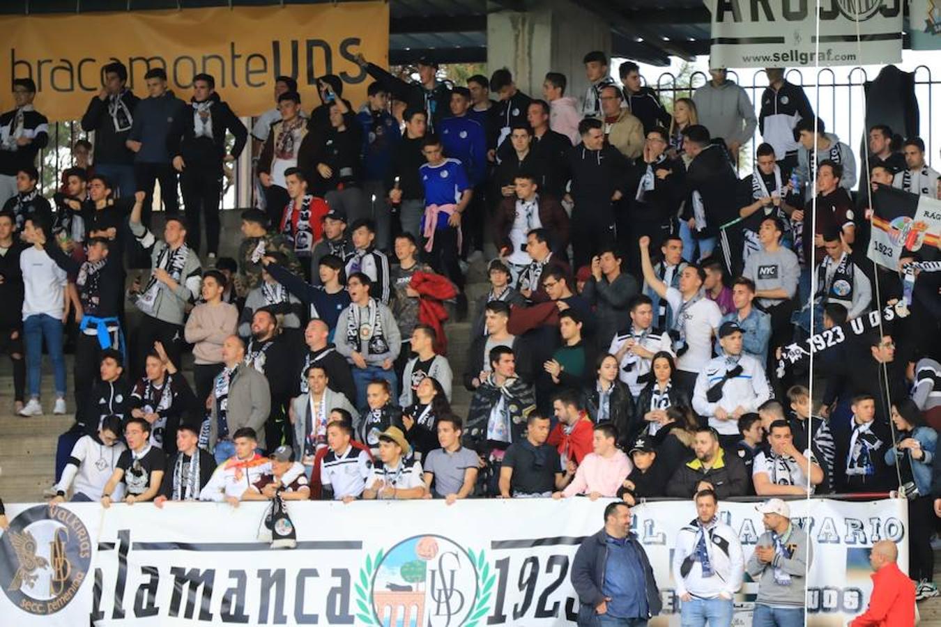 Aficionados y prolegómenos del partido entre el Salamanca y Unionistas.