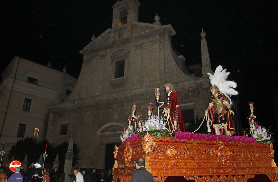 Nuestro Padre Jesús de la Sentencia, a su paso por la Virgen de la Calle.