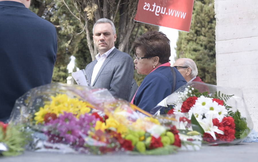 Fotos: Homenaje a las víctimas de la Guerra Civil en el Cementerio de El Carmen