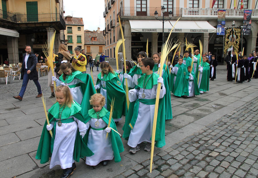 Fotos: Domingo de Ramos. Bendición de las palmas en San Miguel