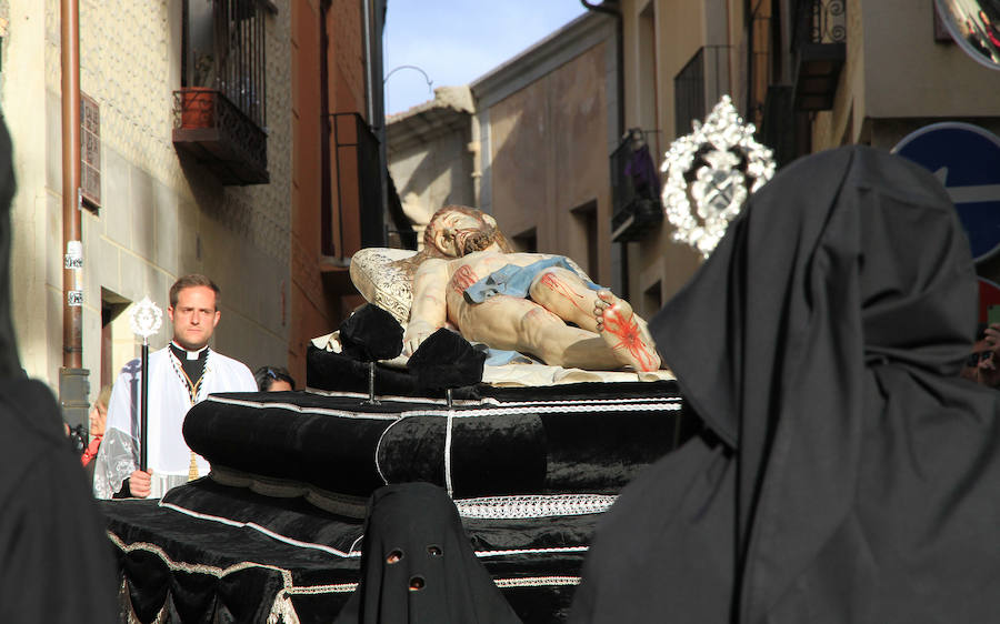 Fotos: Procesión del Cristo Yacente de Gregorio Fernández en Segovia