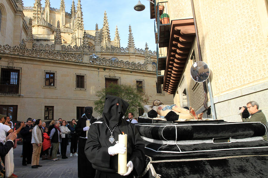 Fotos: Procesión del Cristo Yacente de Gregorio Fernández en Segovia