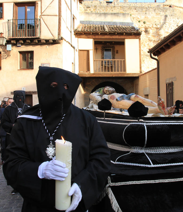 Fotos: Procesión del Cristo Yacente de Gregorio Fernández en Segovia