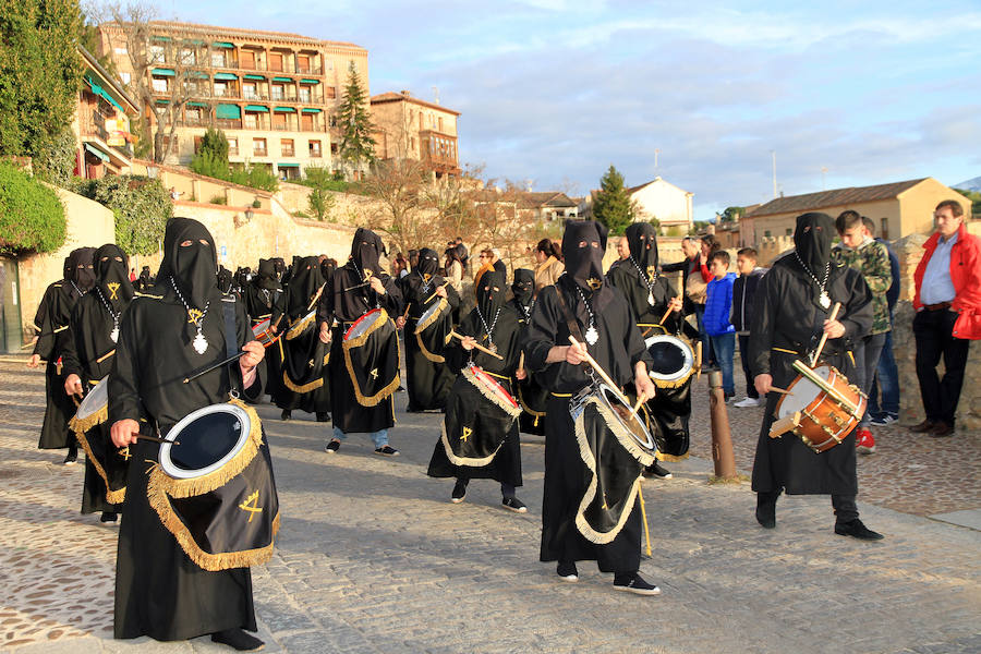 Fotos: Procesión del Cristo Yacente de Gregorio Fernández en Segovia