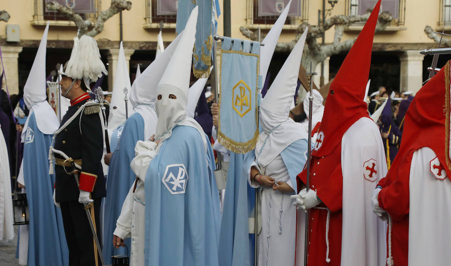 Fotos: Procesión de Las Cinco LLagas en Palencia