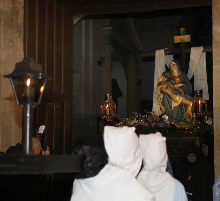 Fotos: Procesión de Las Cinco LLagas en Palencia