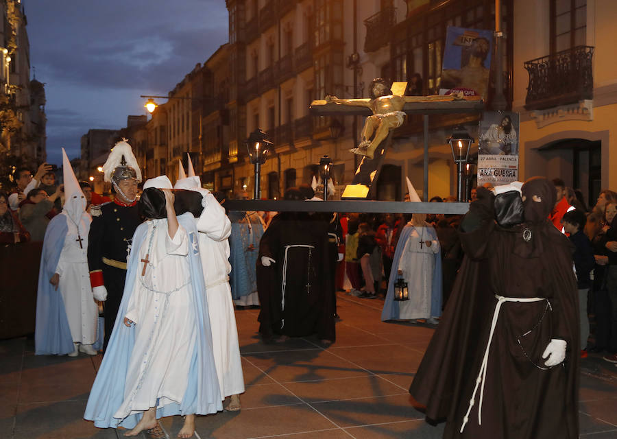 Fotos: Procesión de Las Cinco LLagas en Palencia