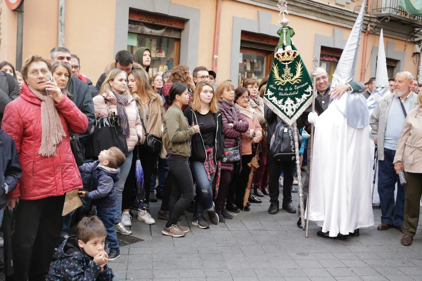 Fotos: Público en la procesión del Santísimo Rosario del Dolor de Valladolid (1/2)