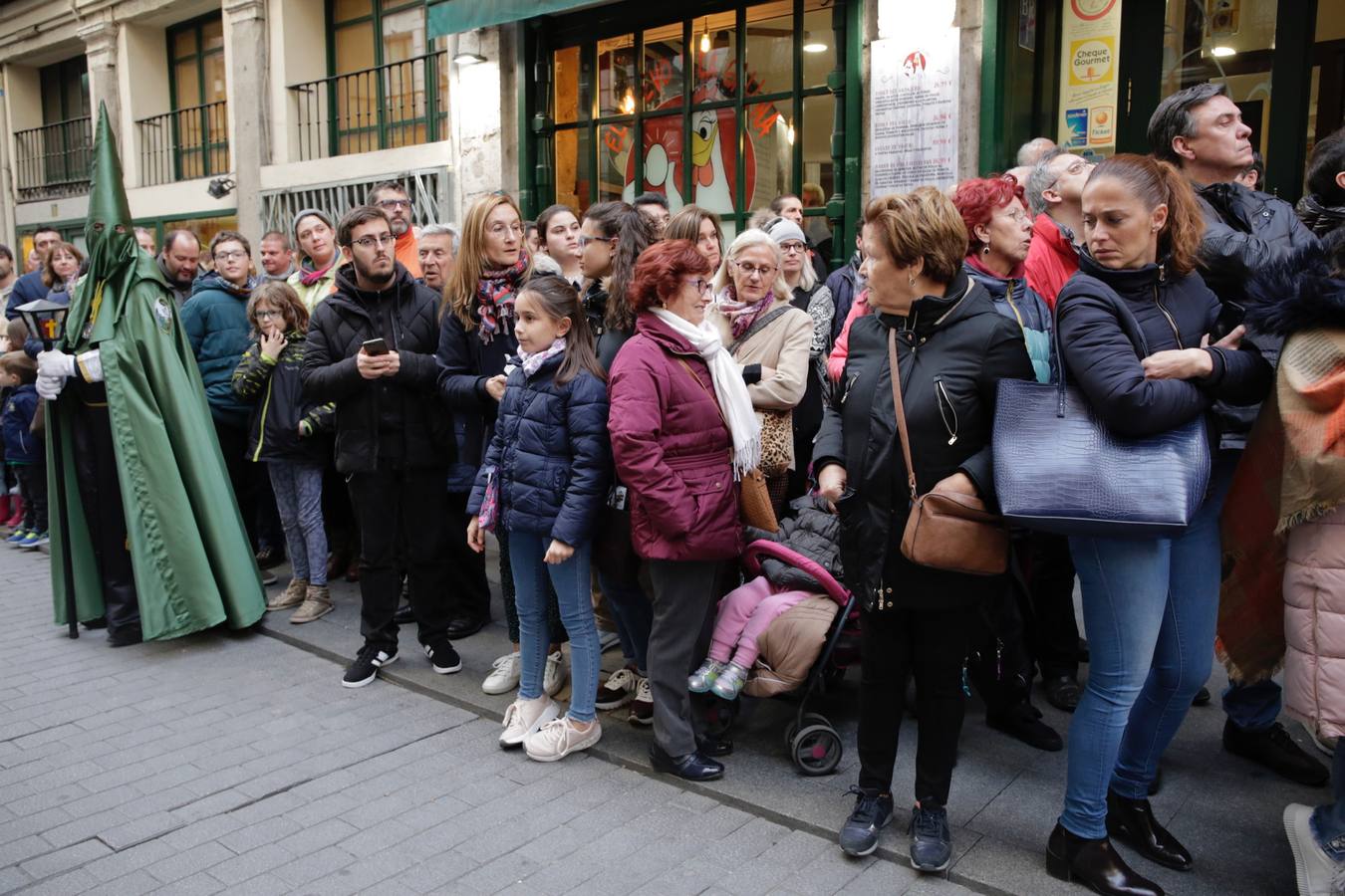 Fotos: Público en la procesión del Santísimo Rosario del Dolor de Valladolid (1/2)