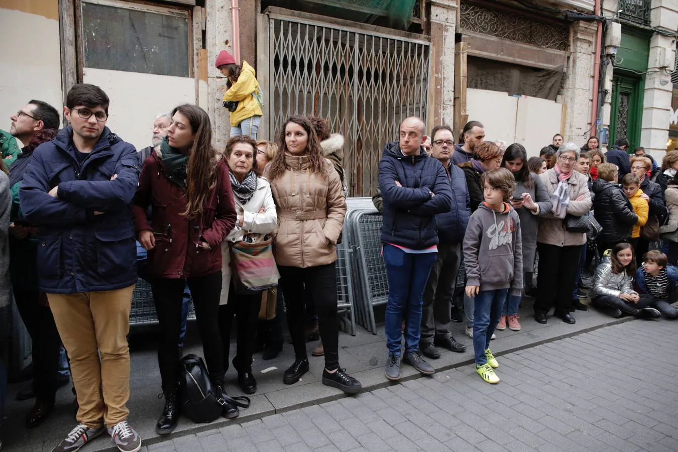 Fotos: Público en la procesión del Santísimo Rosario del Dolor de Valladolid (1/2)