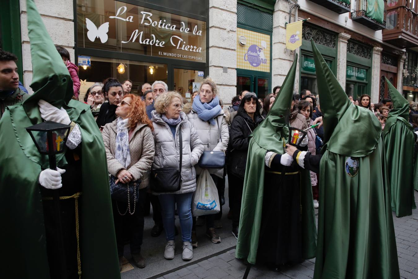 Fotos: Público en la procesión del Santísimo Rosario del Dolor de Valladolid (1/2)