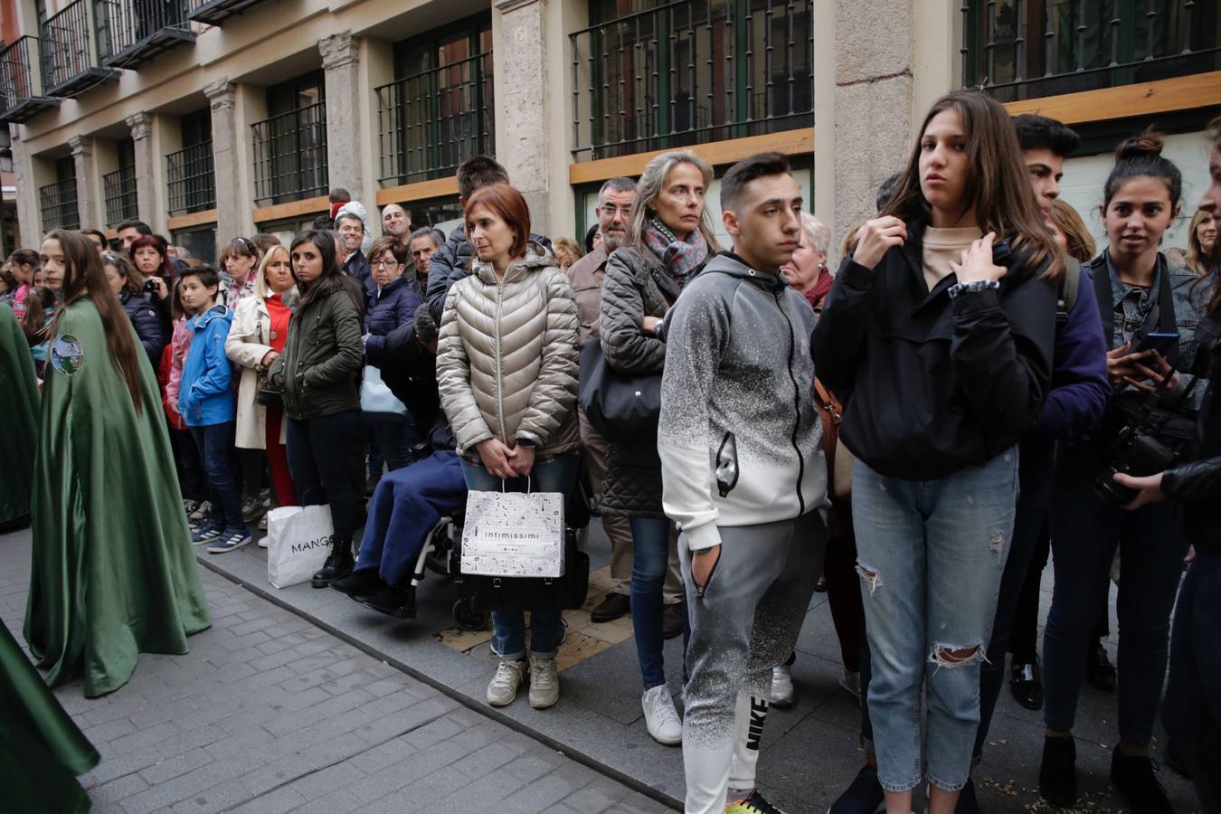 Fotos: Público en la procesión del Santísimo Rosario del Dolor de Valladolid (1/2)