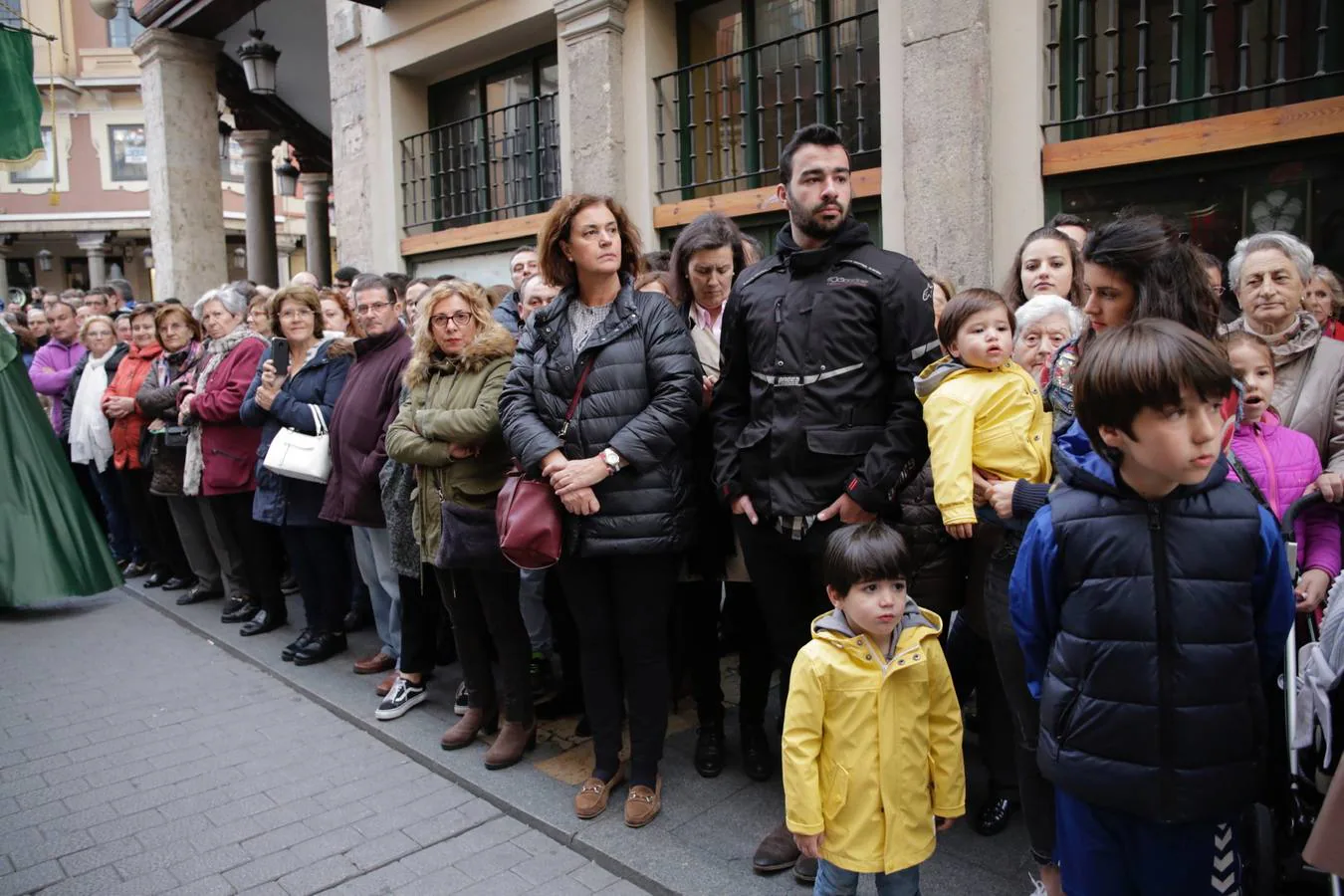 Fotos: Público en la procesión del Santísimo Rosario del Dolor de Valladolid (1/2)