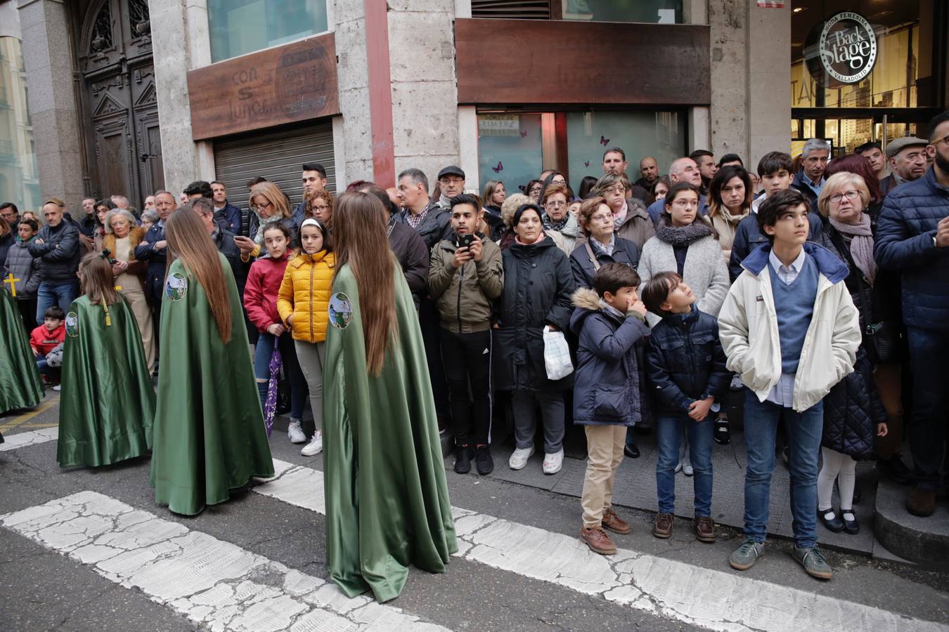 Fotos: Público en la procesión del Santísimo Rosario del Dolor de Valladolid (2/2)