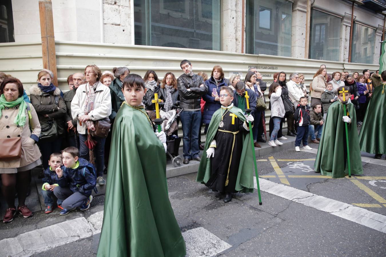 Fotos: Público en la procesión del Santísimo Rosario del Dolor de Valladolid (2/2)