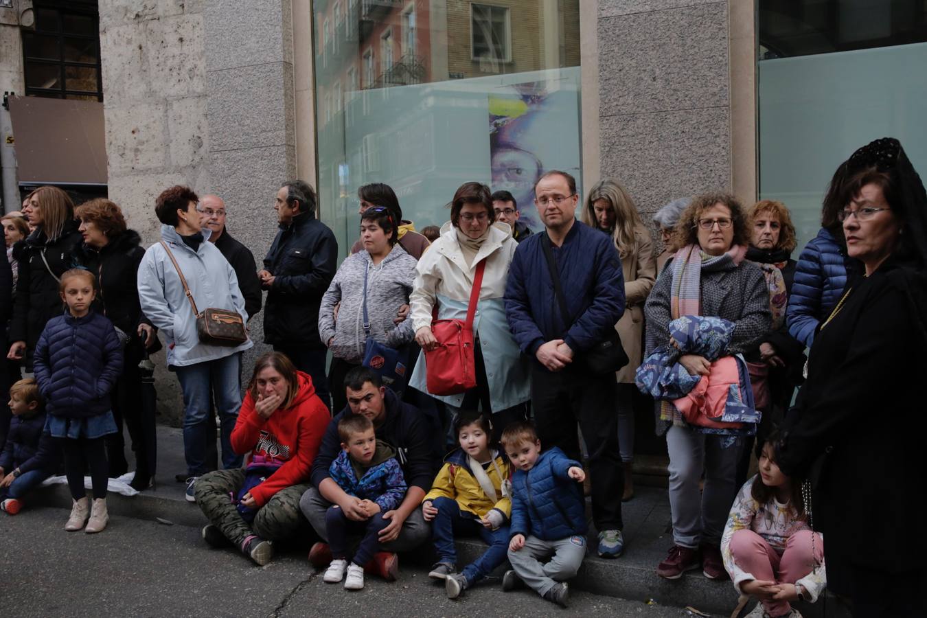 Fotos: Público en la procesión del Santísimo Rosario del Dolor de Valladolid (2/2)